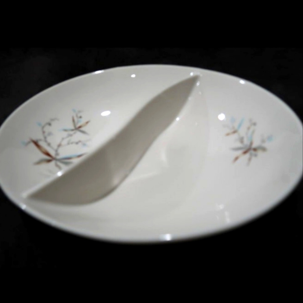1950s Finesse Carefree China Syracuse 10" Oval Divided Vegetable Bowl MCM